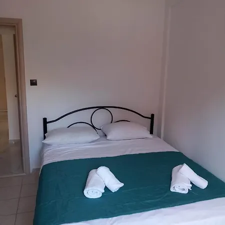Apartment Saloumis House