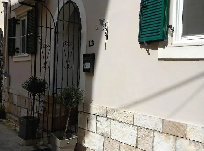 Saloumis House * Corfu (city)