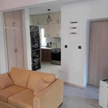 Apartman Saloumis House *